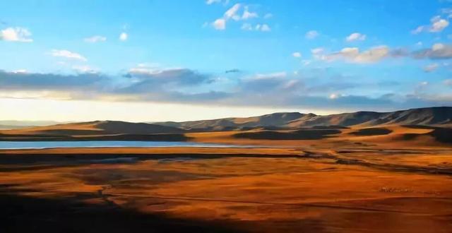 沙漠与湖泊相拥！西藏这片五彩沙丘美到犯规