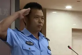 一等功辅警傅进华：19年舍命跳河连救5人，却因高额奖金引争议图片