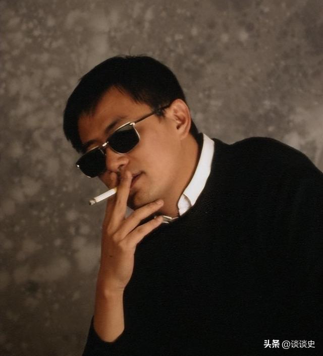 陪玩陪睡只是开胃菜，袭警、舔手指、集体嫖娼，背后的事捂不住了