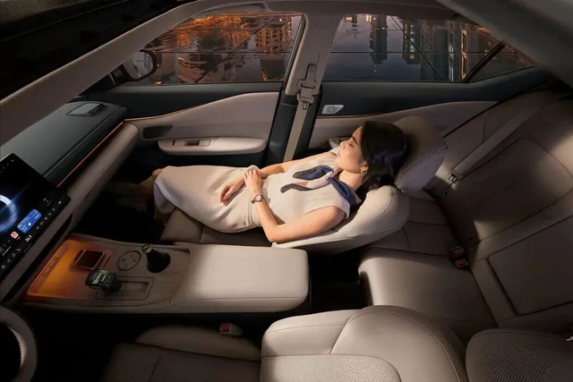 东风日产难扛电车冲击，放下身段求华为，燃油车靠中国技术苟活？