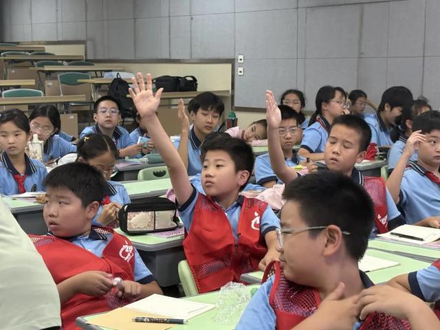 厦门市演武小学科学小记者团率先开展“知识就是力量科普增值服务AI智能体平台”应用培训