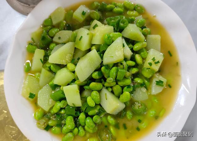 在川西最沉默的古镇，与千年榕树共饮