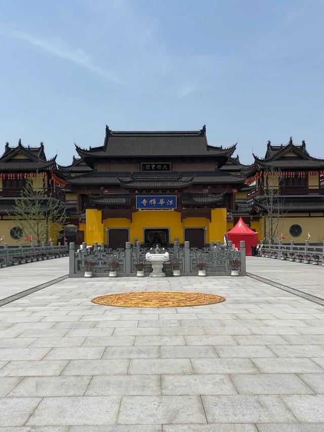 上海最“神奇”的公园,一边是寺庙、一边是教堂!