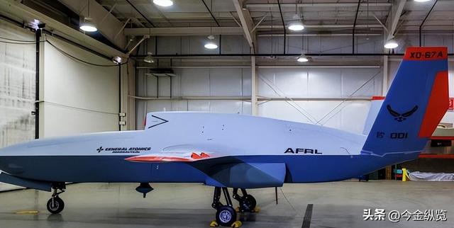 美国新型无人机登场，隐身与AI操控，未来战争进入"人机协作"时代