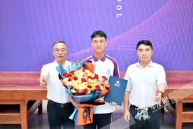 怀揣中国“芯”！“物理少年”收到2024年重庆首封高考录取通知书图片