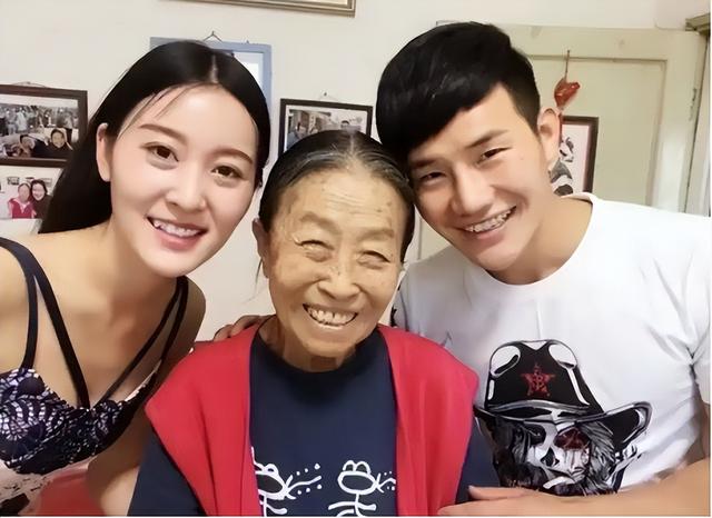 夫妻本是同林鸟！嘎子刚被拘3天，老婆姗姗就和他“划清界限”！