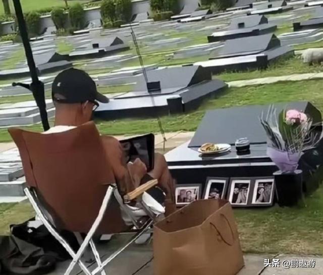 大S雕像圆满落成，具俊晔设计了9个台阶	，5块方形石头，深藏爱意