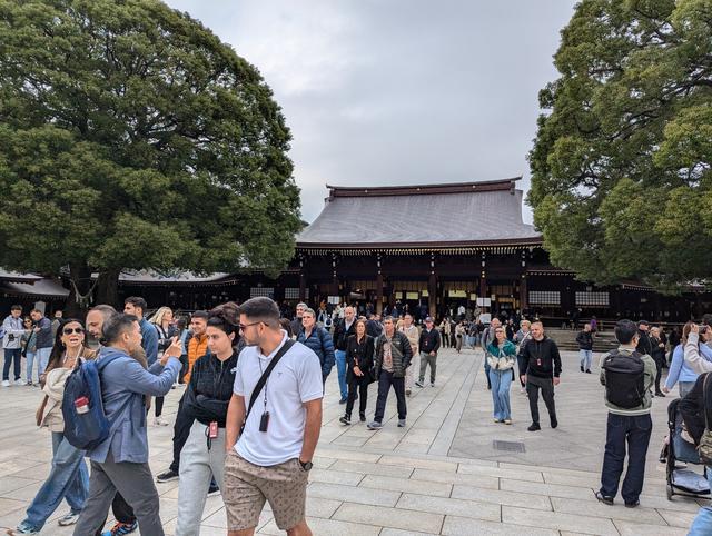 大量日本游客涌入北京，打着旅游幌子不去旅游不吃美食，为啥来？