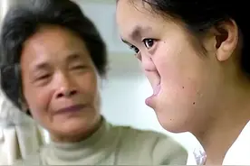 1988年，陕西农妇捡到坑面女婴，整容变美后嫁给聋哑哥哥报恩图片