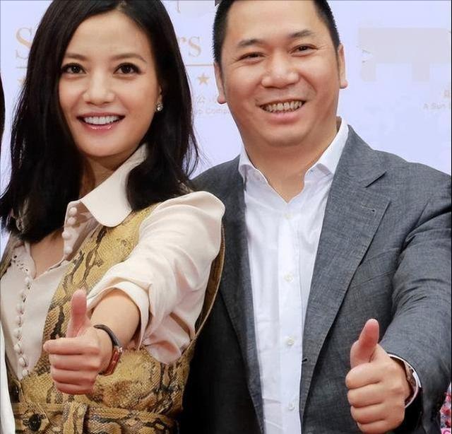 拔出萝卜带出泥！49岁赵薇近况再曝，事业婚姻双失败，丑闻太恶劣