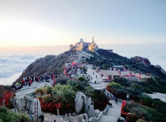 天下泰山丨岱顶黎明 梦幻日出