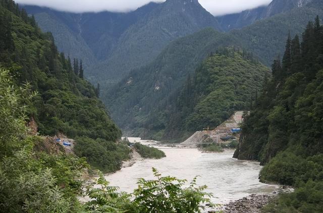 比肩3个三峡，中国开建下游水电站，印度拉闸断流，莫迪拒绝让步