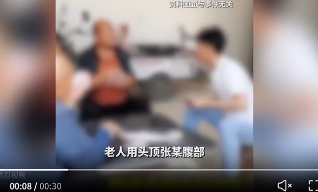 七旬老人因悔牌与牌友发生口角	，拿水杯击打头部致其肿瘤破裂身亡，被判处有期徒刑一年半，赔偿家属6.8万元