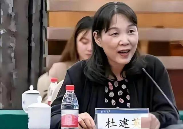 宗馥莉遗产再曝猛料：小儿子身份疑似反转，叔叔曝光宗馥莉的为人