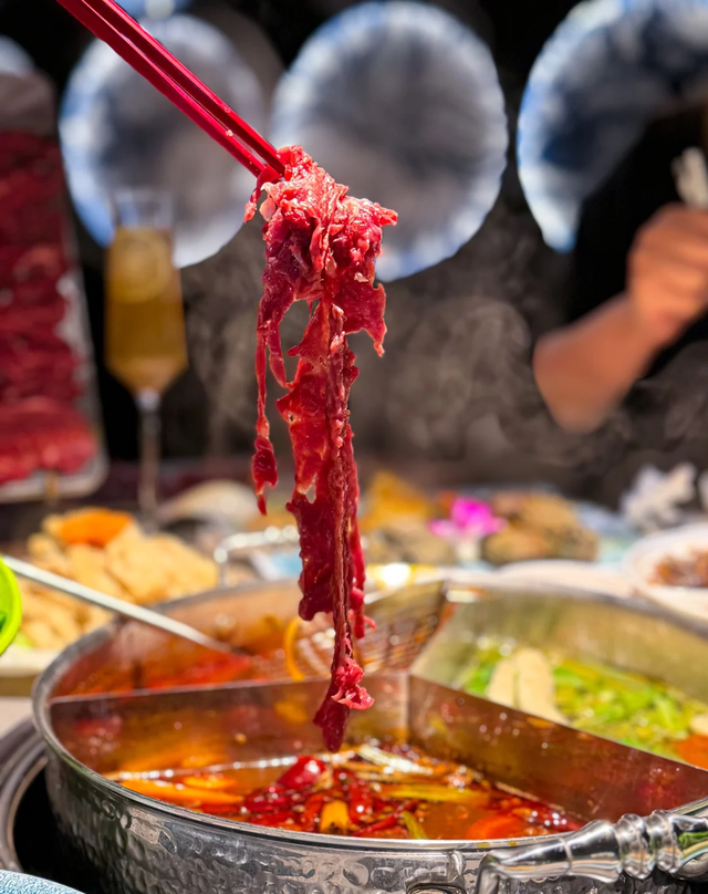 朋友非要去开火锅店，投入几十万，现在每天营收2000，头发都白了