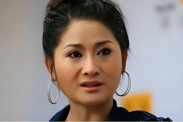 陪睡陪玩只是冰山一角，明星爆出的圈中内幕，一个比一个荒唐！