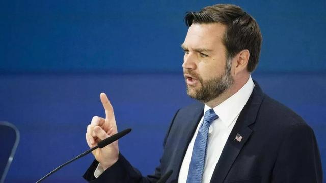 两手空空结束访华，乌克兰收到的第一条消息，是特朗普掀翻谈判桌