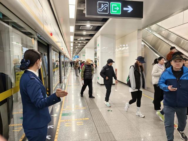 正定机场停车怎么收费，正定机场免费停车攻略