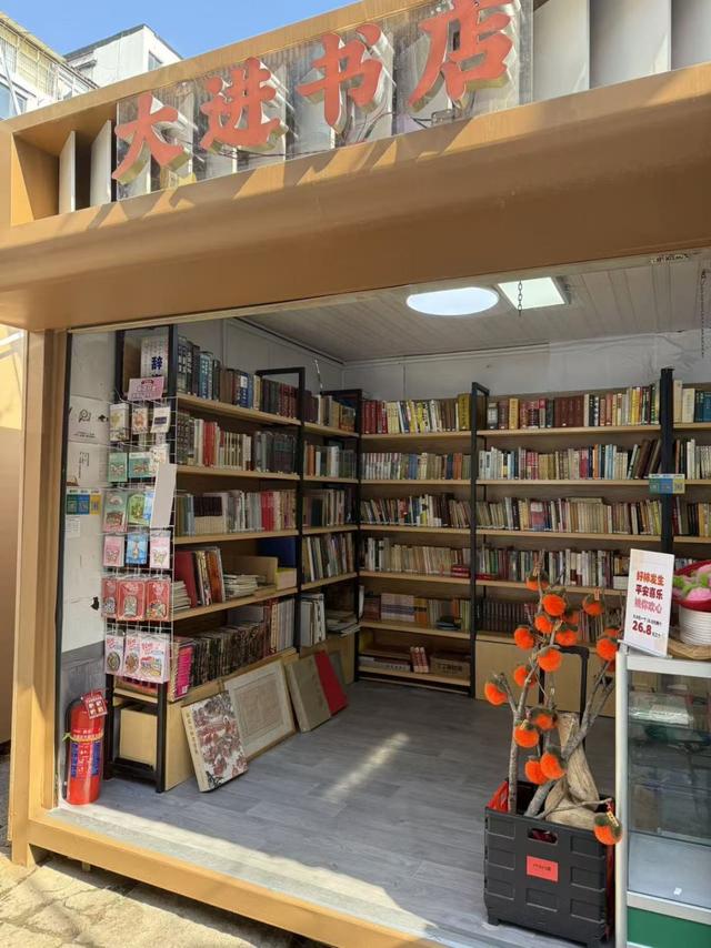 南京“夫子庙旧书巷”构筑文化交流新坐标 规模全国最大，全年不打烊解锁“淘书自由”