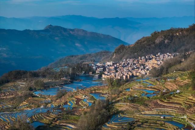 解锁滇东南冬日秘境：7天自驾，邂逅灌水梯田与百年米轨的浪漫