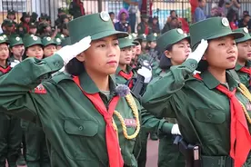 世界上另一个“小中国”，人口60万部队占4万，官方语言还是汉语图片