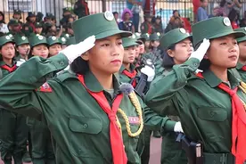 世界上另一个“小中国”，人口60万部队占4万，官方语言还是汉语图片