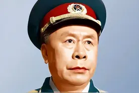 1955年，军委让陈奇涵自己填军衔，他申报中将，最终被授予什么？图片