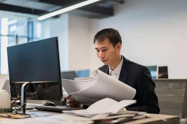 95后满30，资产荒来袭，2026中国经济中年转身？