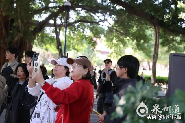 抬头有惊喜！泉州开元寺“爱心天空”走红网络，游客专程来打卡