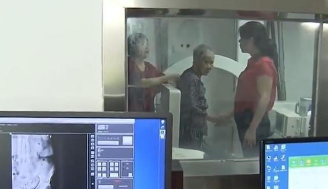湖南一女子因长得太漂亮，55岁没上过一天班，颜值曝光后网友懵了 第17张