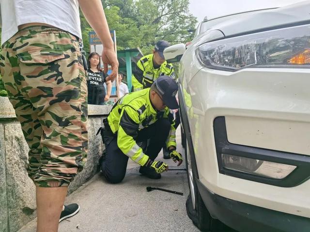 旅游旺季，河北交警滨海铁骑争做文旅形象大使