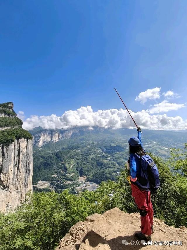 徒步利川朝东岩：华中绝壁的震撼与隐忧，环保徒步爱好者的见闻
