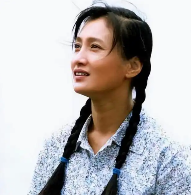 抛弃徐帆，情断许晴，没想到情史丰富的王志文，今59岁老到认不出