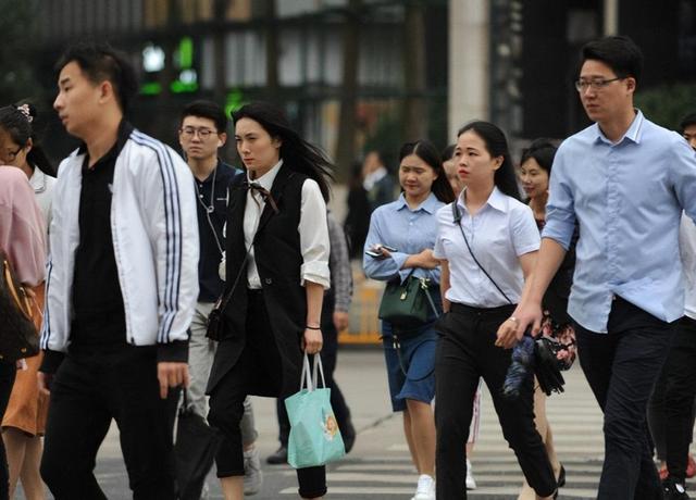 广东和日本都是1.2亿人，日本创造4.77万亿GDP，广东却令人意外