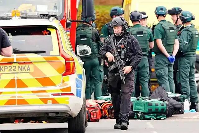 凌晨街头殒命,37岁英国男模特遭谋杀,两嫌疑人出庭情绪失控