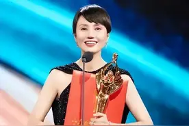 她22岁提名影后，32岁嫁给影帝，公益资助10个孩子，没有绯闻！图片