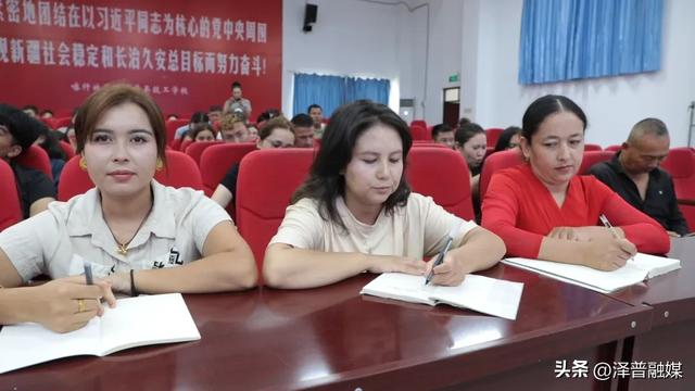 泽普县举办电商培训班 借电商东风促特色产品“出圈”
