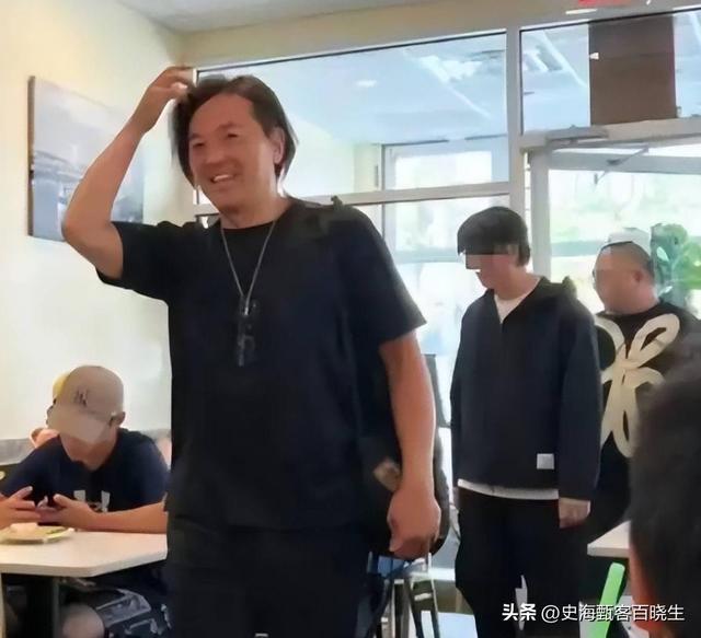 21岁拍三级，30岁被出轨，38岁嫁大佬，如今52岁没孩子也被宠成宝