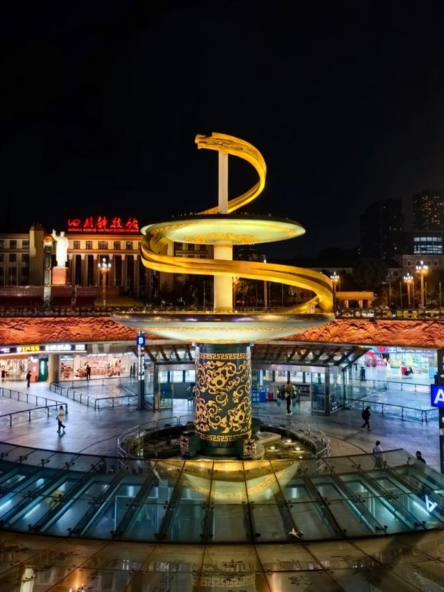 都说成都比重庆还要名气大，两地深度游后，才发现差距真的很大