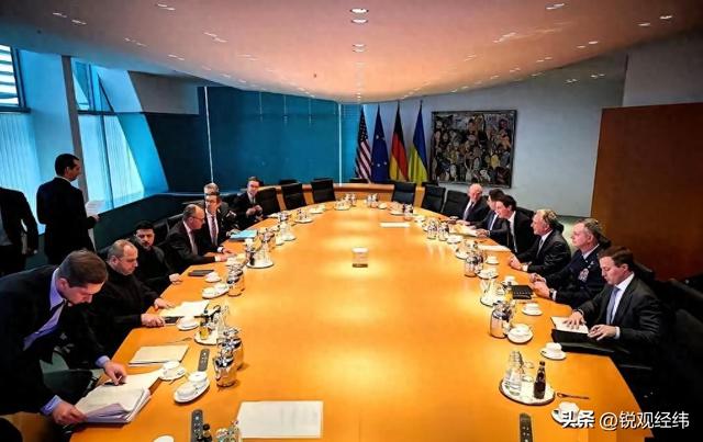 泽连斯基主动官宣！放弃加入北约寻求西方庇护	，俄乌局势迎新变数