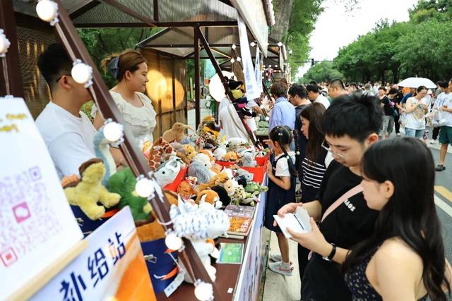 整新活儿！新民大街火的不得了！董宇辉也来了