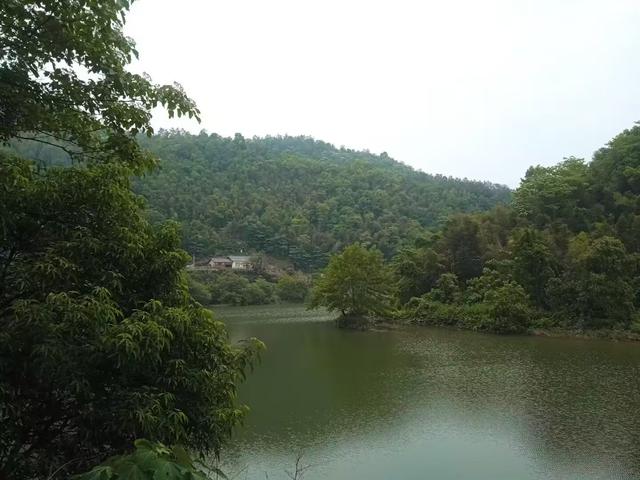 浏河滚滚欲留春，独向芳踪觅雅意——徒步小溪河散记（九）