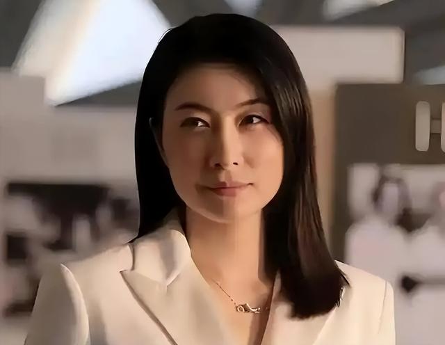 央视对郭晶晶的称呼变了，三字之差释放强烈信号，霍震霆全说对了