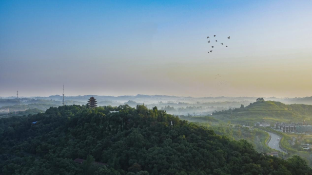 不敢想象周一的午后，走在沱江旁吹风有多舒服~