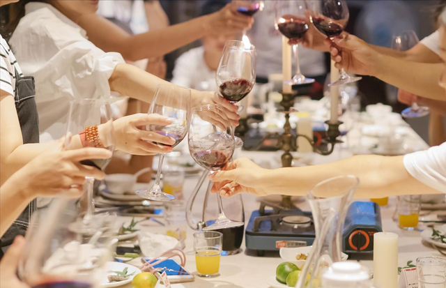 10人AA聚餐9人逃单！1262元账单甩给老实人，律师：其余人也得赔