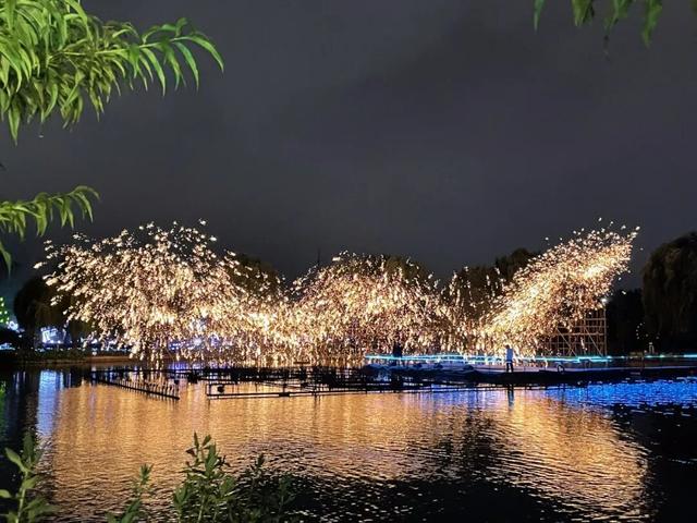 假期结束倒计时！来世界花卉大观园，相约“花火之梦”、苗侗风情巡游！