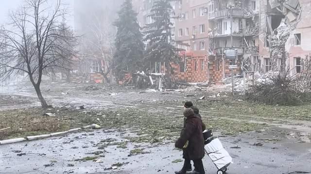 真没法打了，17万俄兵猛攻乌克兰，乌方仅剩一条死亡走廊