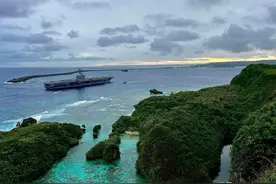 形势大变，轮到伊朗镇住美国，三艘航母齐聚中东，东亚无航母舰队图片
