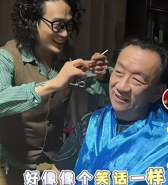 79岁侯耀华晚年凄凉！独居北京无保姆照料	，家里脏乱差环境寒酸