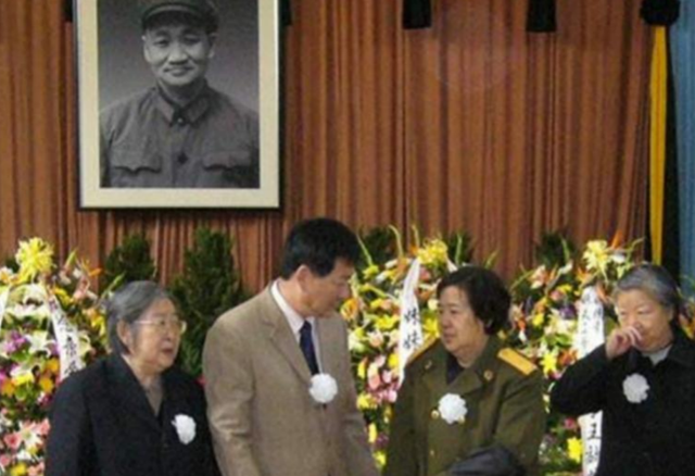 49年毛岸青到北京后，毛主席：现在的妈妈好吗？毛岸青如何回答？